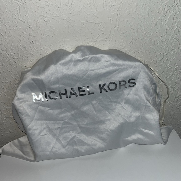 Michael Kors Saffiano Leather Crossbody Bag w/ dust bag - Picture 10 of 10